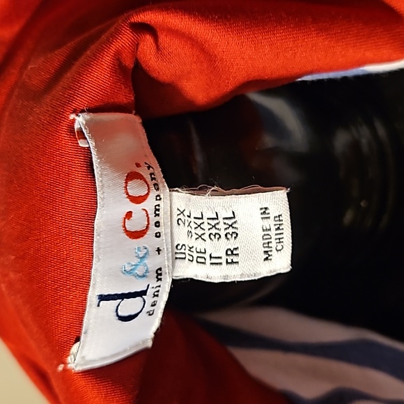 D&company  red jacket with hoodie - Picture 8 of 8